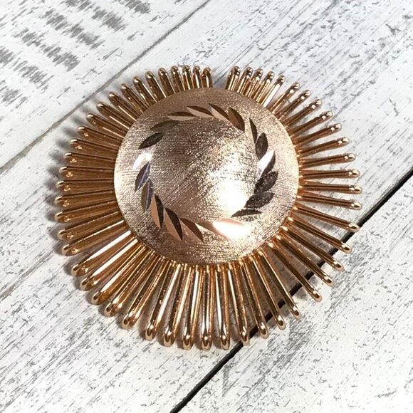 Vintage Scarf Clip Gold Tone Sunburst Style - Picture 4 of 4